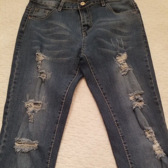 (DONATED) Jean's mid rise distressed (Donated) - Picture 3 of 6
